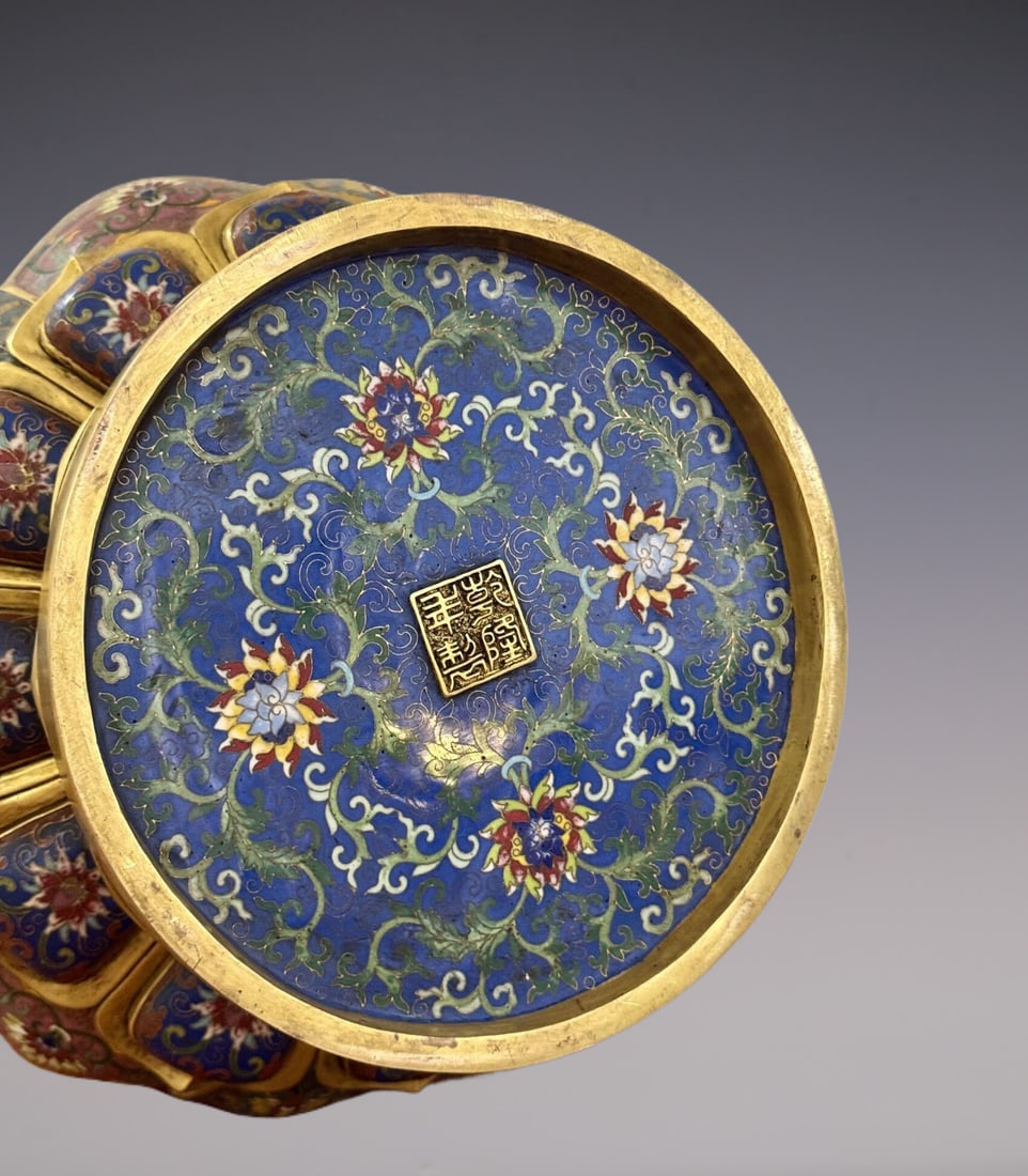 An Exquisite Cloisonne Lotus Pattern Double-Ears Vase - 9