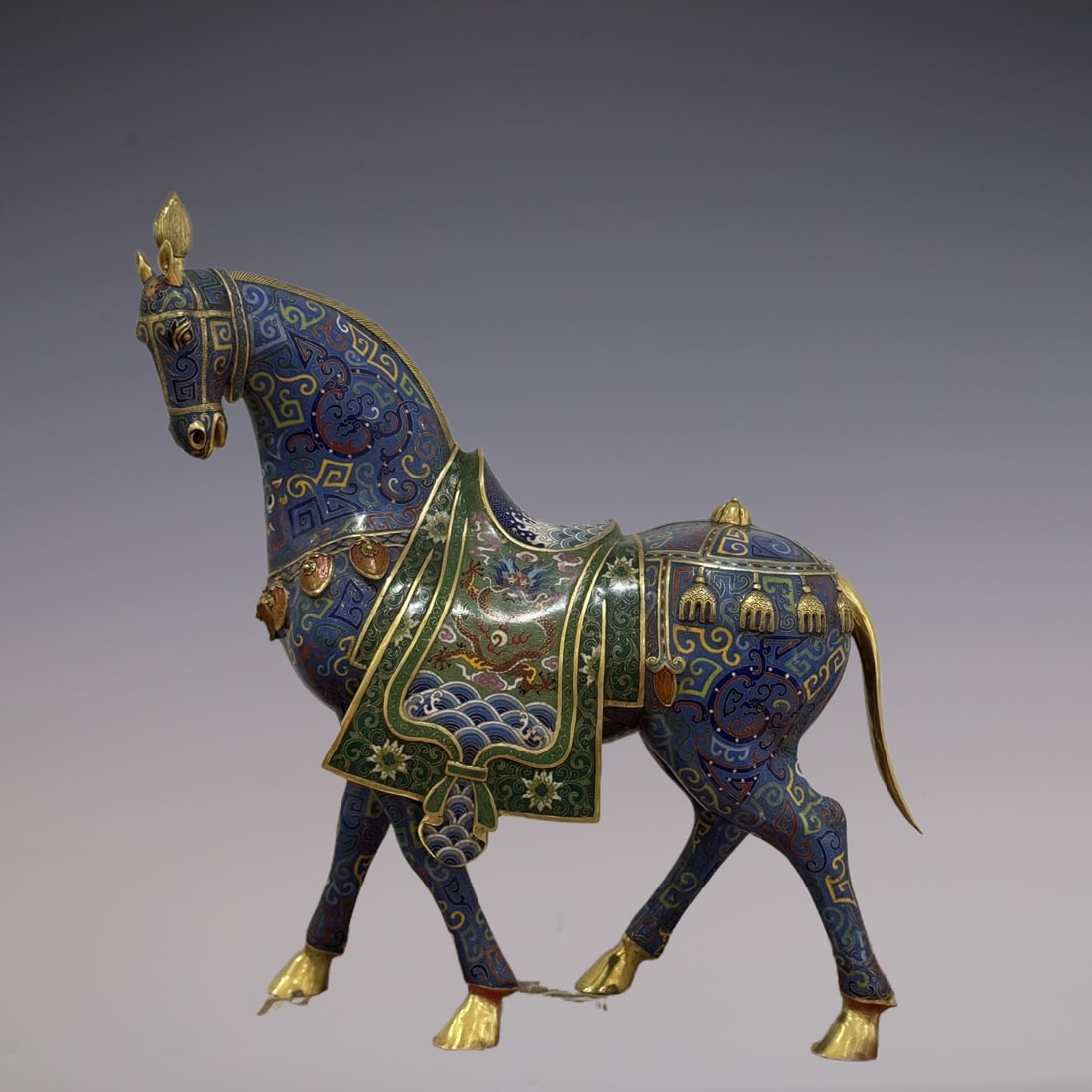 An Exquisite Cloisonne Seawater Pattern Dragon Pattern Horse Ornament: An Exquisite Cloisonne Seawater Pattern Dragon Pattern Horse Ornament Qing Dynasty, China Qianlong Four-character Mark Size:53cmx48cm Weight:13kg (The Dimensions Of All Batches Are Manually