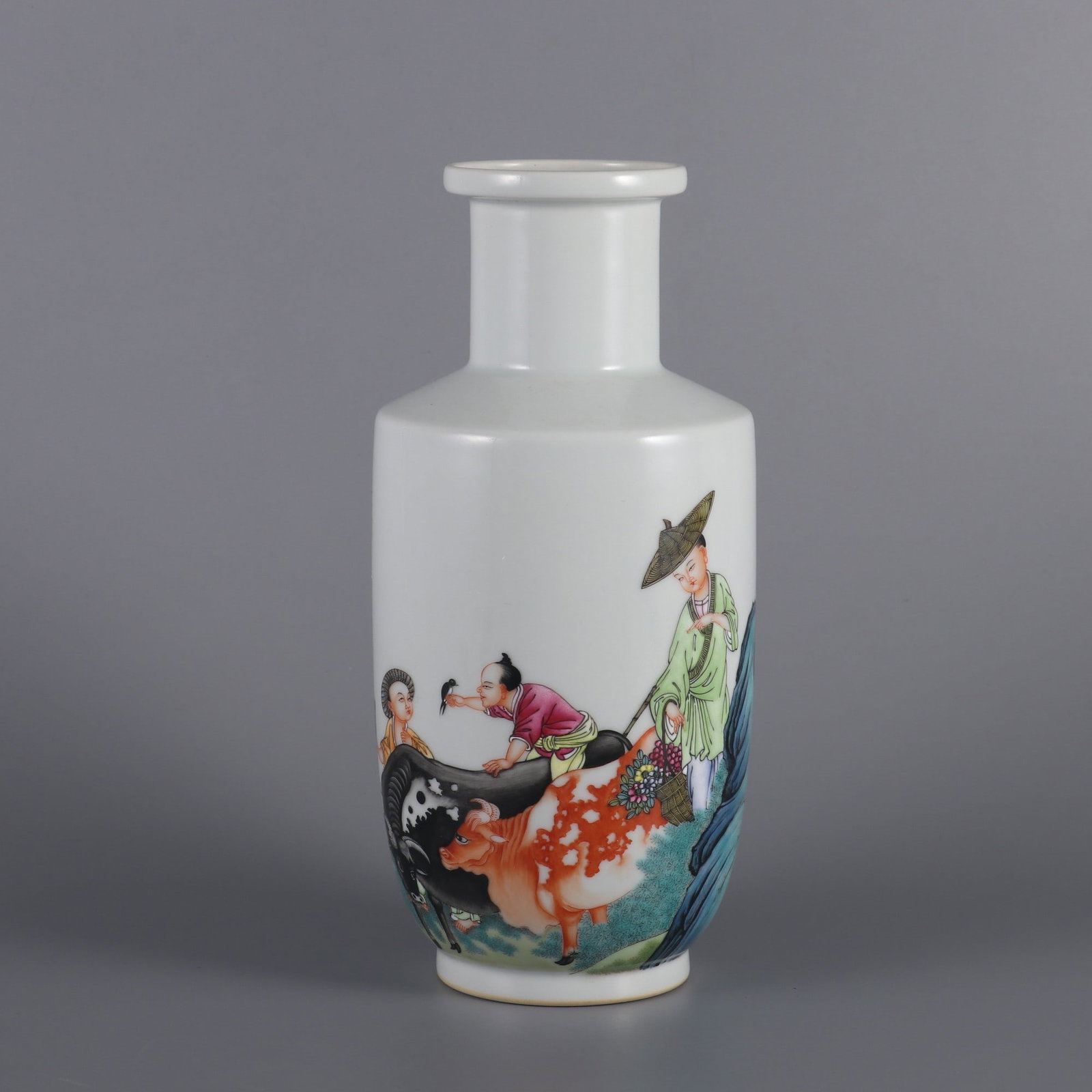 An Exquisite Enamel Character and Story Pattern Vase: An Exquisite Enamel Character and Story Pattern Vase Qing Dynasty, China Yongzheng Four-character Mark Size:22.5cmx10cm (The Dimensions Of All Batches Are Manually Measured.If You Need More Detailed