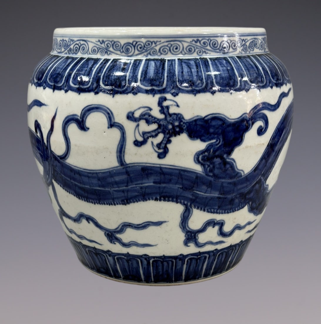 An Exquisite Blue and White Dragon Pattern Vat - 4