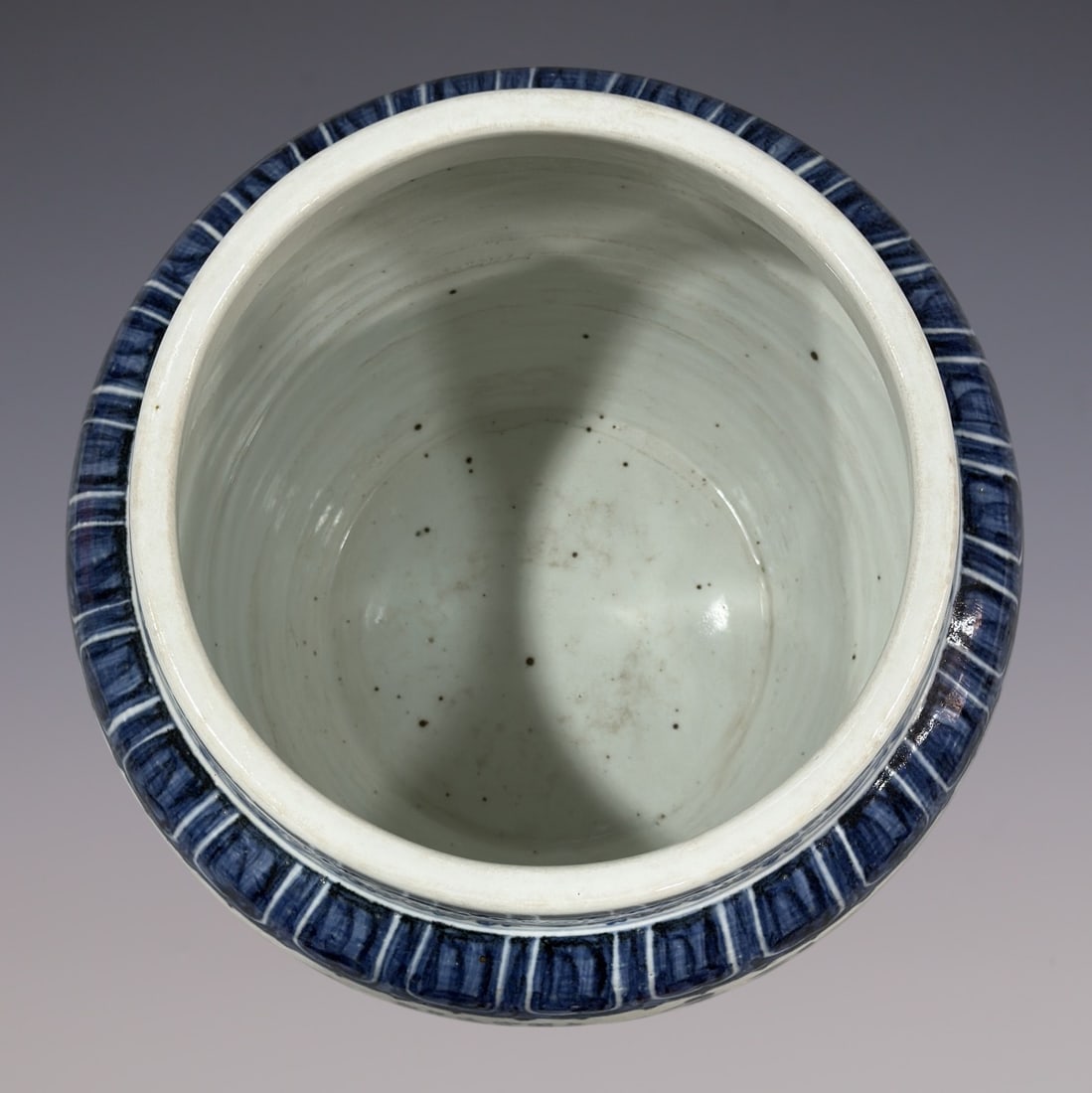 An Exquisite Blue and White Dragon Pattern Vat - 7