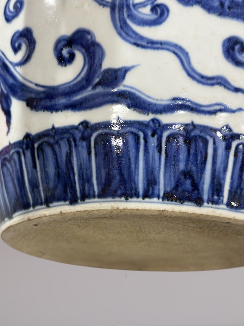 An Exquisite Blue and White Dragon Pattern Vat - 8