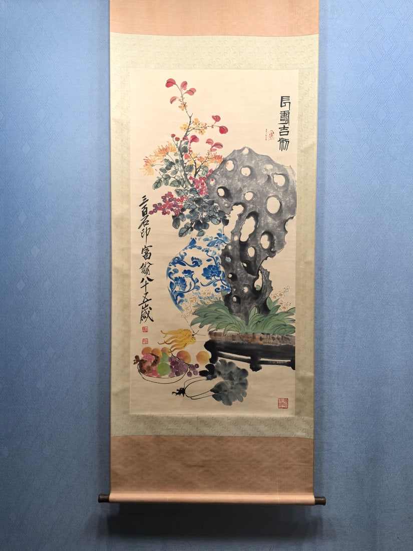 A Chinese Vertical Scroll Ink Painting of Flower on Paper: A Chinese Vertical Scroll Ink Painting of Flower on Paper Qi baishi Size:66cmx136.1cm (The Dimensions Of All Batches Are Manually Measured.If You Need More Detailed Information, Please Contact Our Cus