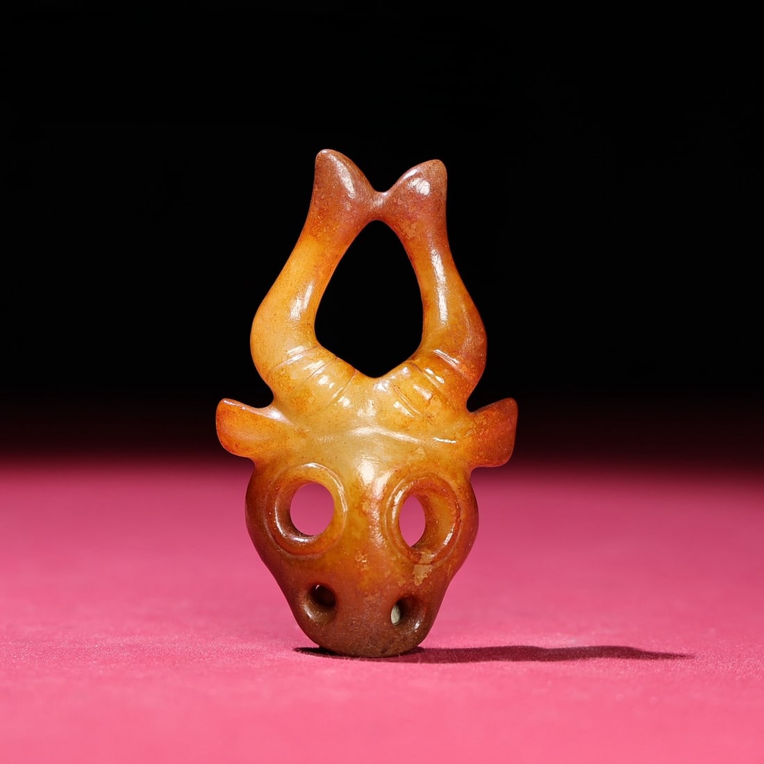 An Exquisite White Jade Sheep's head Pendant: An Exquisite White Jade Sheep's head Pendant Hong Shan Culture Size:7.7cmx4.6cmx1.4cm Weight:38g (The Dimensions Of All Batches Are Manually Measured.If You Need More Detailed Information, Please Cont