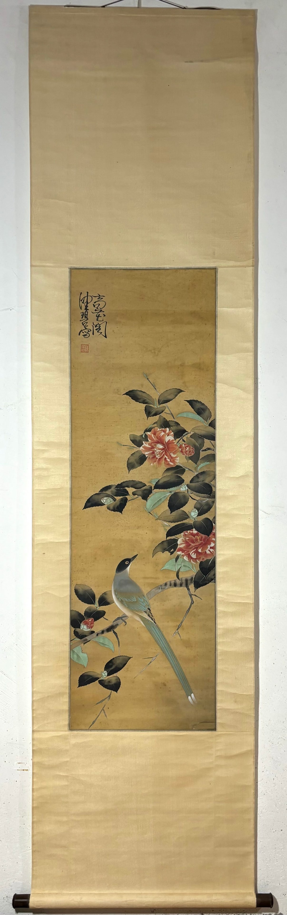 A Chinese Vertical Scroll Ink Painting of Flower and Bird on Silk: A Chinese Vertical Scroll Ink Painting of Flower and Bird on Silk Chen peiqiu Without frame Size:115cmx36.5cm (The Dimensions Of All Batches Are Manually Measured.If You Need More Detailed Information