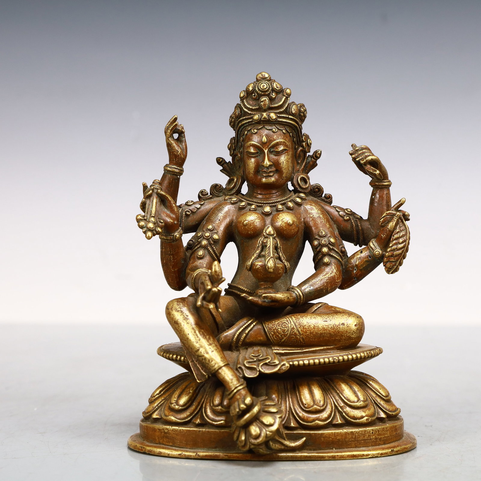 A Exquisite Coppery Statue of Manjusri: A Exquisite Coppery Statue of Manjusri Qing Dynasty, China Size:11cmx8.5cmx16cm Weight:750g (The Dimensions Of All Batches Are Manually Measured.If You Need More Detailed Information, Please Contact