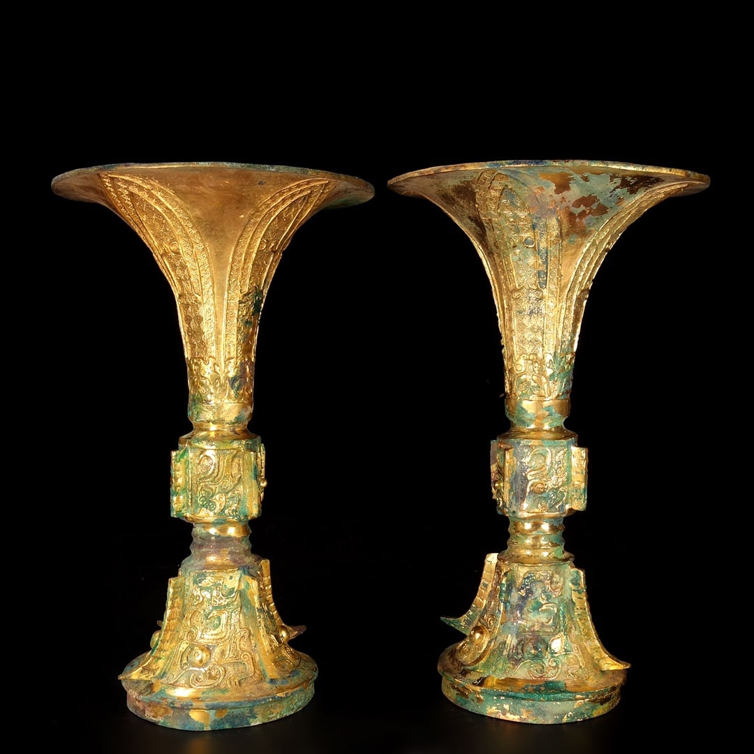 A Pair of Exquisite Gilt Bronze Ornament: A Pair of Exquisite Gilt Bronze Ornament Han Dynasty, China Size:31cmx19cm Weight:4370g (The Dimensions Of All Batches Are Manually Measured.If You Need More Detailed Information, Please Contact Our