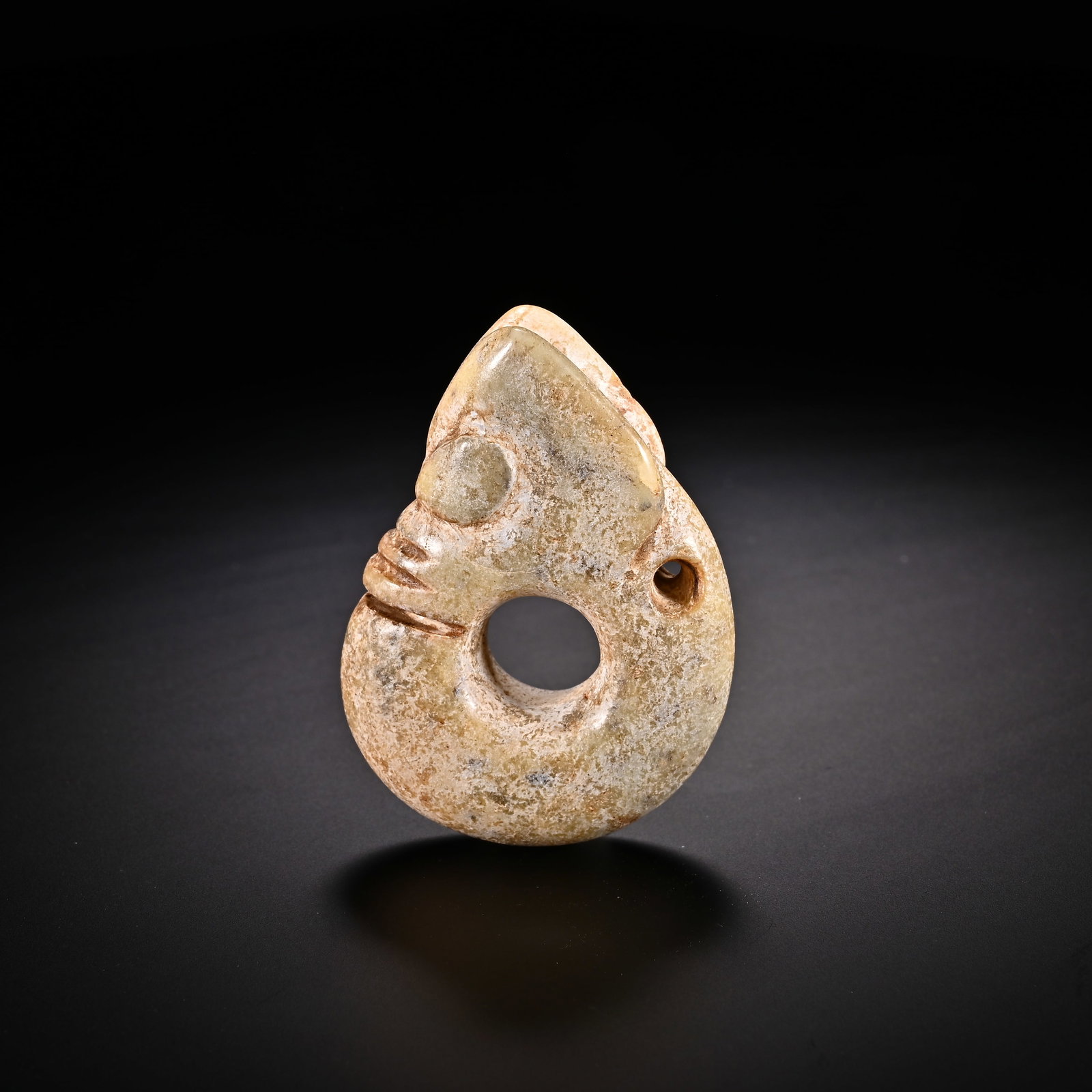 An Exquisite White Jade 'Boar& Dragon' Pendant: An Exquisite White Jade 'Boar& Dragon' Pendant Han Dynasty, China Size:5.5cmx4.4cm Weight:49g (The Dimensions Of All Batches Are Manually Measured.If You Need More Detailed Information, Please