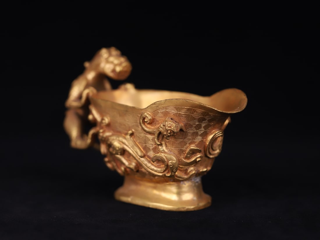 An Exquisite Gilt Bronze Chi-Dragon Pattern Cup - 4
