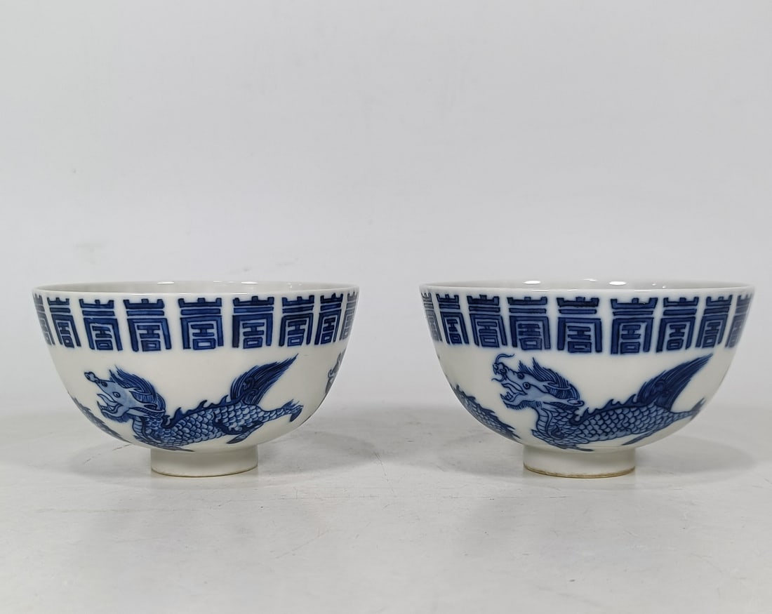 An Exquisite Blue and White Auspicious Beast Pattern Cup: An Exquisite Blue and White Auspicious Beast Pattern Cup Qing Dynasty, China Guangxu Six-character Mark Size:5.2cmx9cm (The Dimensions Of All Batches Are Manually Measured.If You Need More Detailed In