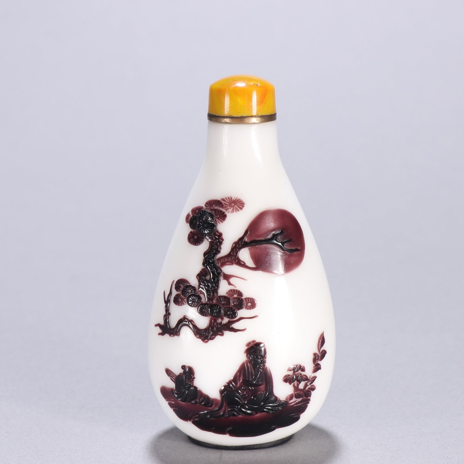 An Exquisite Glass Character and Story Pattern Trigram Pattern Snuff Bottle: An Exquisite Glass Character and Story Pattern Trigram Pattern Snuff Bottle Qing Dynasty, China Size:9.1cmx4.7cm Weight:88.4g (The Dimensions Of All Batches Are Manually Measured.If You Need More Deta