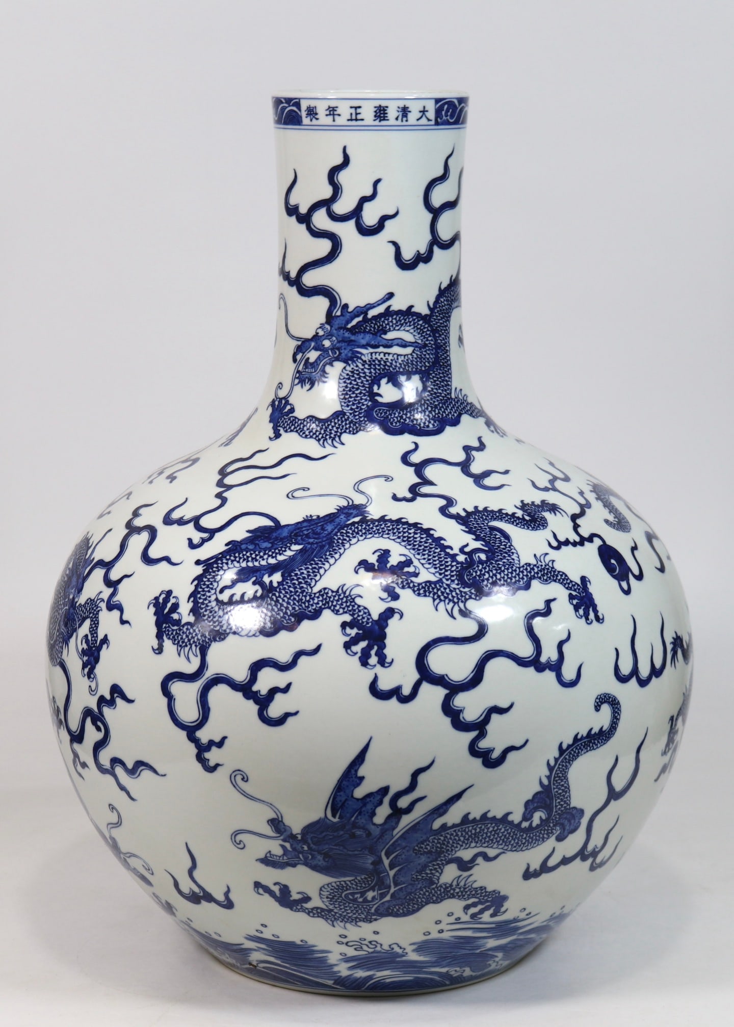 An Exquisite Blue and White Dragon Pattern Seawater Pattern Vase: An Exquisite Blue and White Dragon Pattern Seawater Pattern Vase Qing Dynasty, China Yongzheng Six-character Mark Size:50.5cmx36cm (The Dimensions Of All Batches Are Manually Measured.If You Need