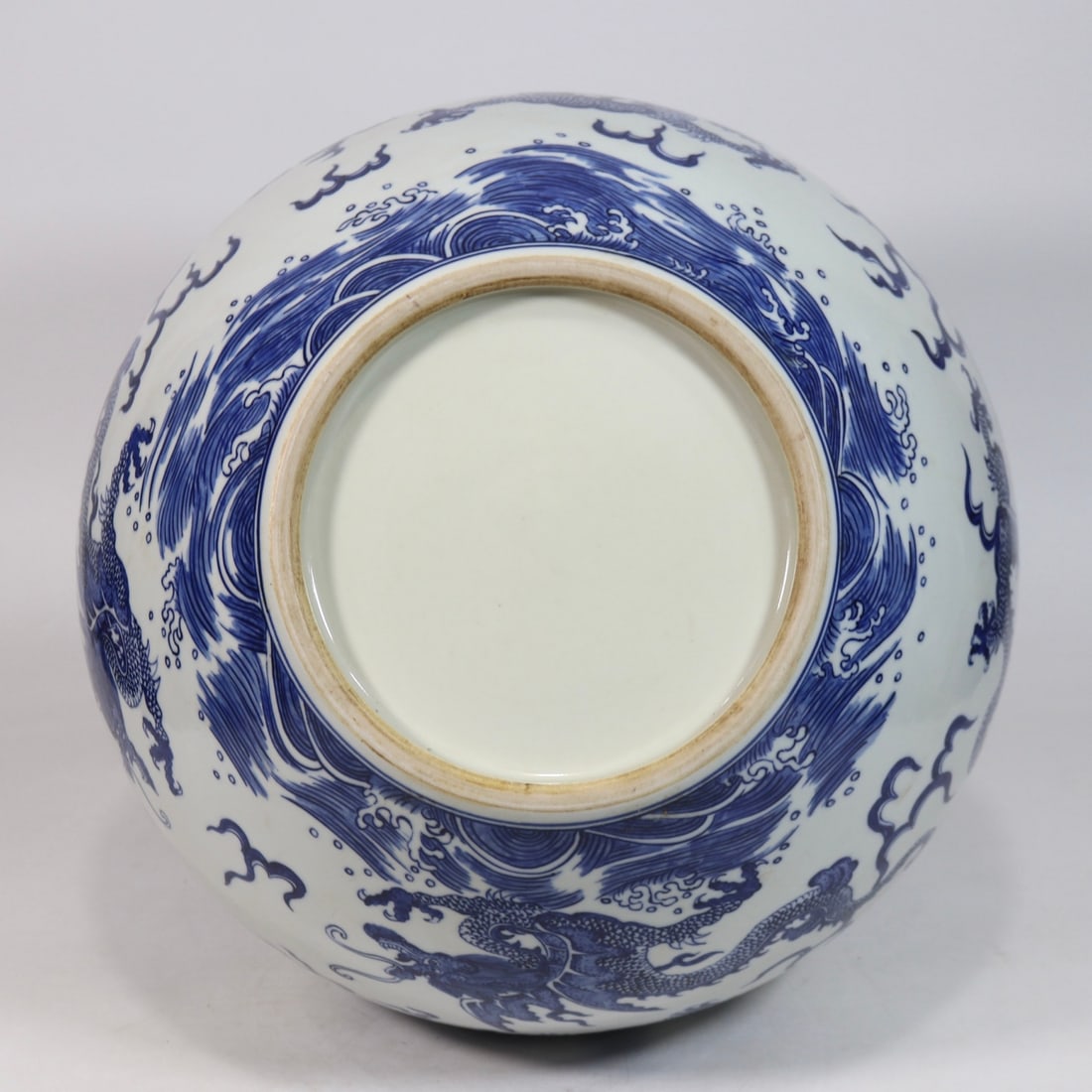 An Exquisite Blue and White Dragon Pattern Seawater Pattern Vase - 9