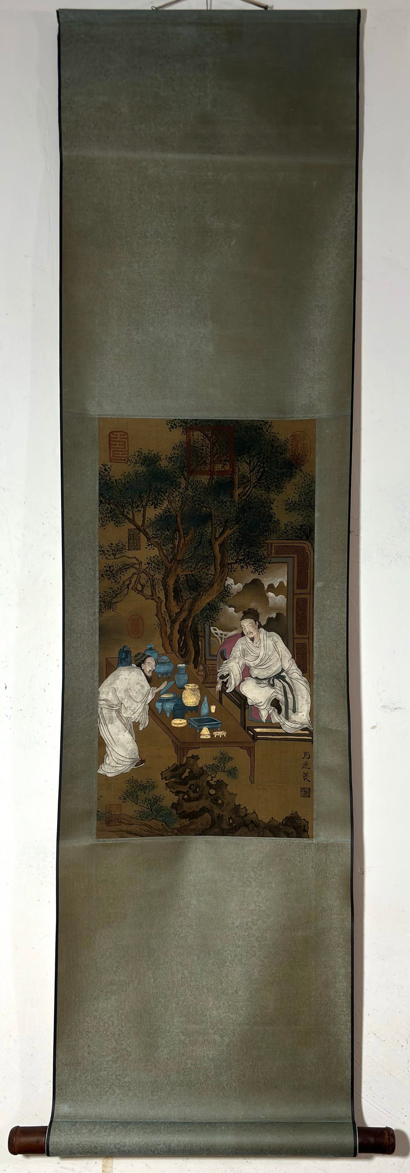A Chinese Vertical Scroll Ink Painting of Character and Story on Silk: A Chinese Vertical Scroll Ink Painting of Character and Story on Silk Ma yuan Without frame Size:56.5cmx29.5cm (The Dimensions Of All Batches Are Manually Measured.If You Need More Detailed Informatio