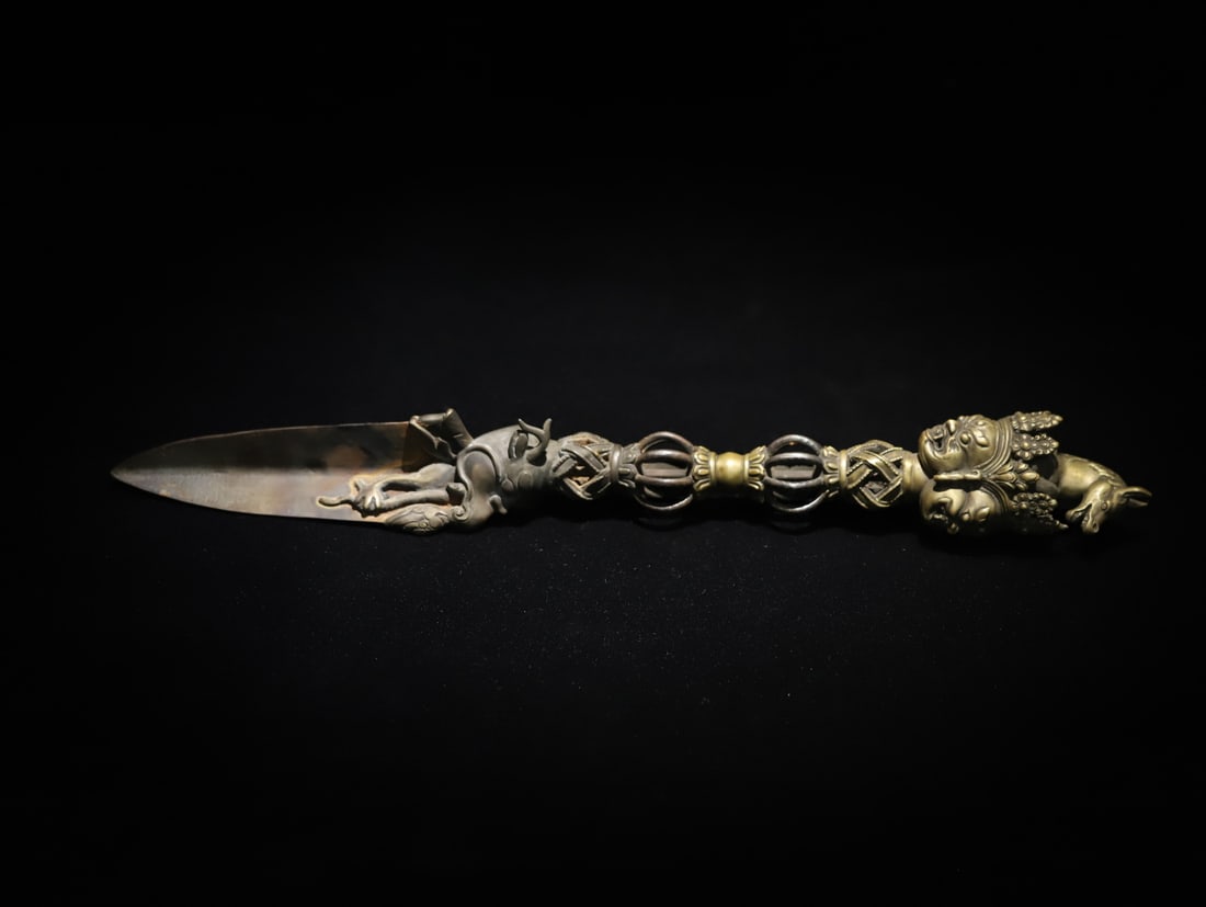 An Exquisite Bronze Vajry Pestle - 3
