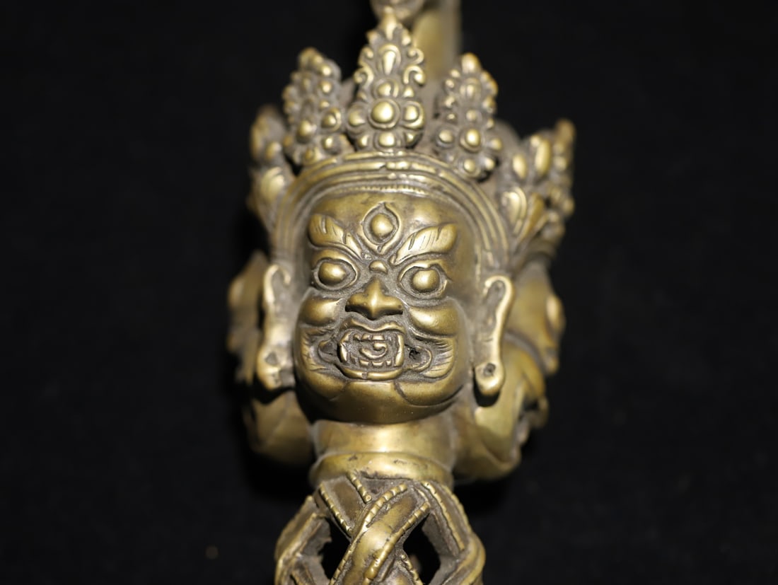 An Exquisite Bronze Vajry Pestle - 8