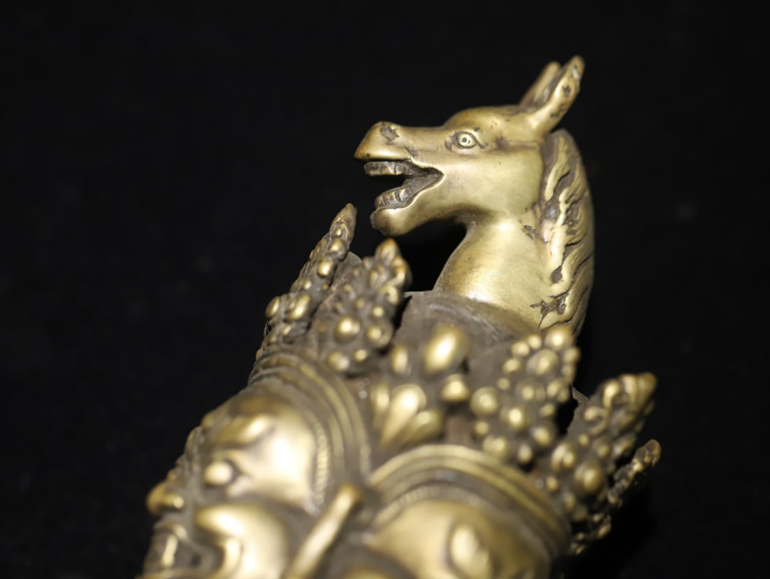 An Exquisite Bronze Vajry Pestle - 9