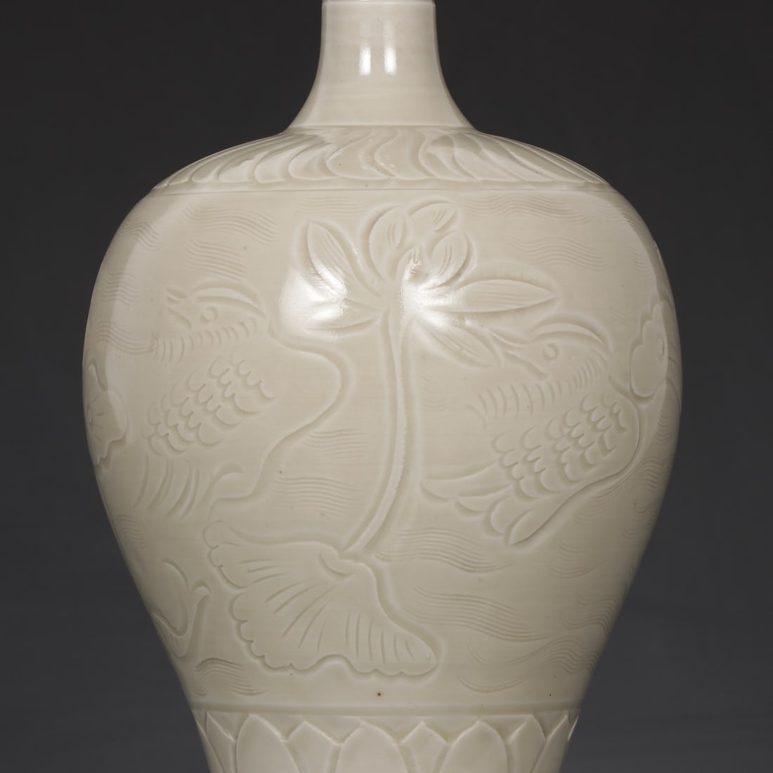 An Exquisite Ding yao Flower and Bird Pattern Vase - 4