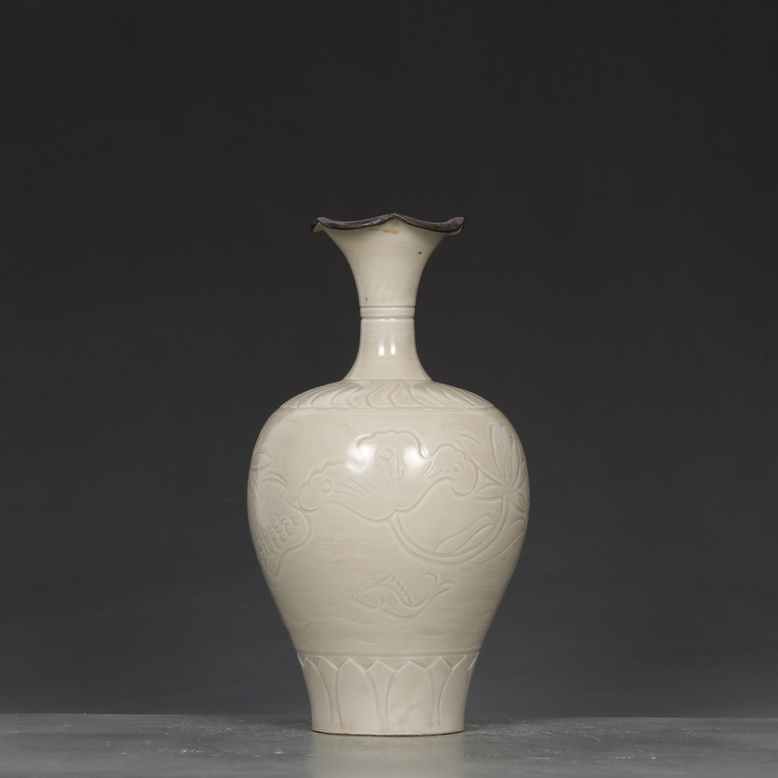 An Exquisite Ding yao Flower and Bird Pattern Vase - 5