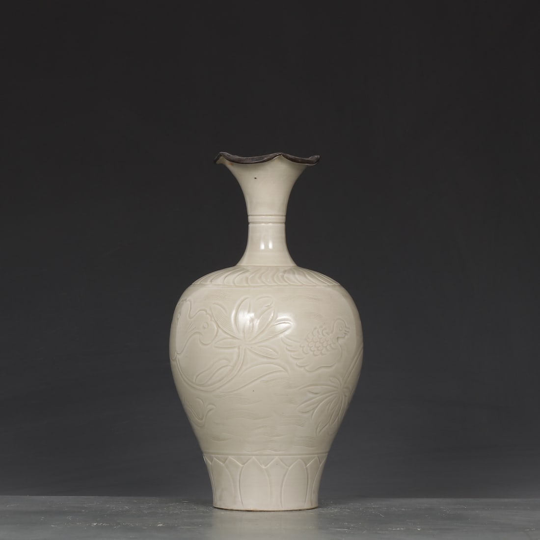 An Exquisite Ding yao Flower and Bird Pattern Vase - 6
