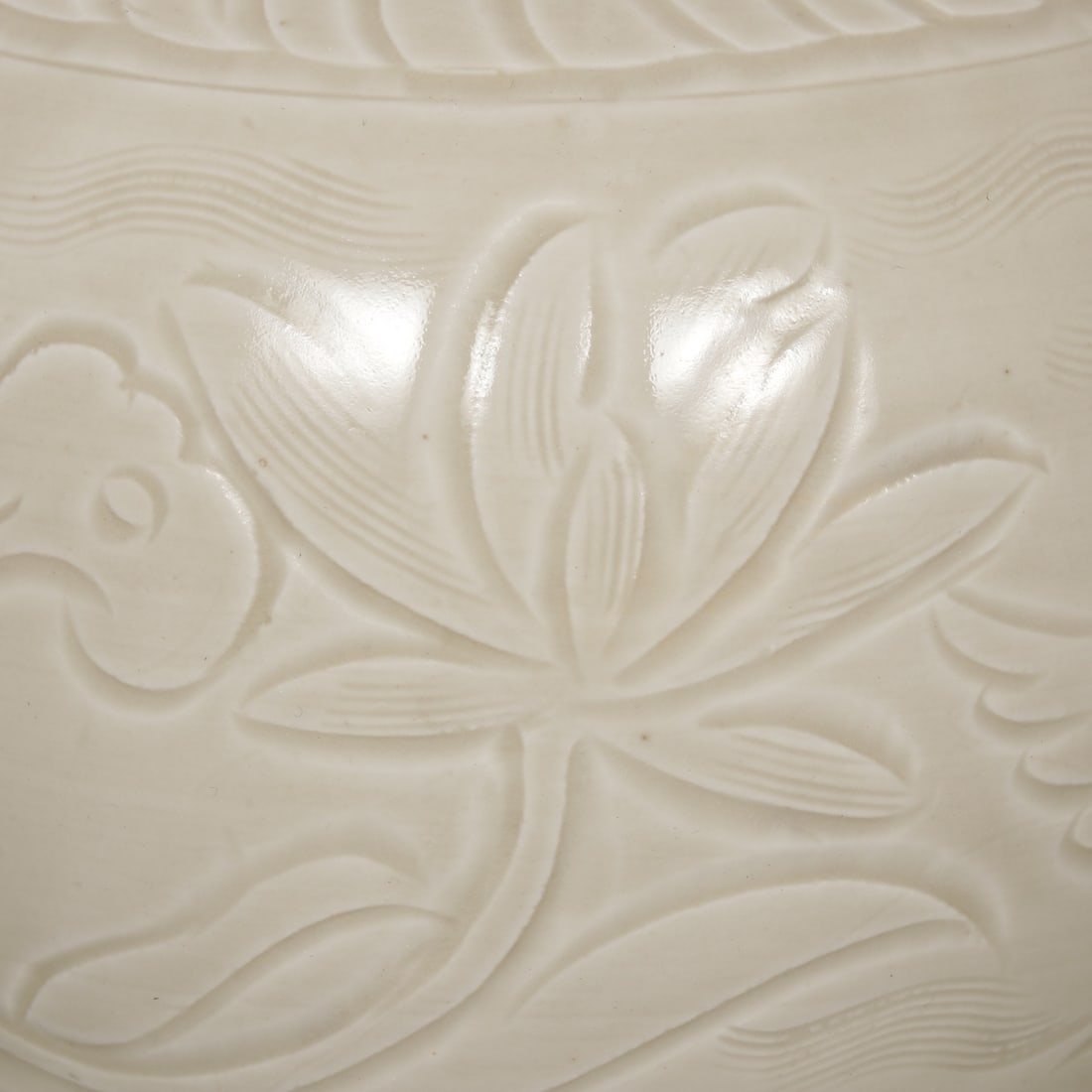 An Exquisite Ding yao Flower and Bird Pattern Vase - 7