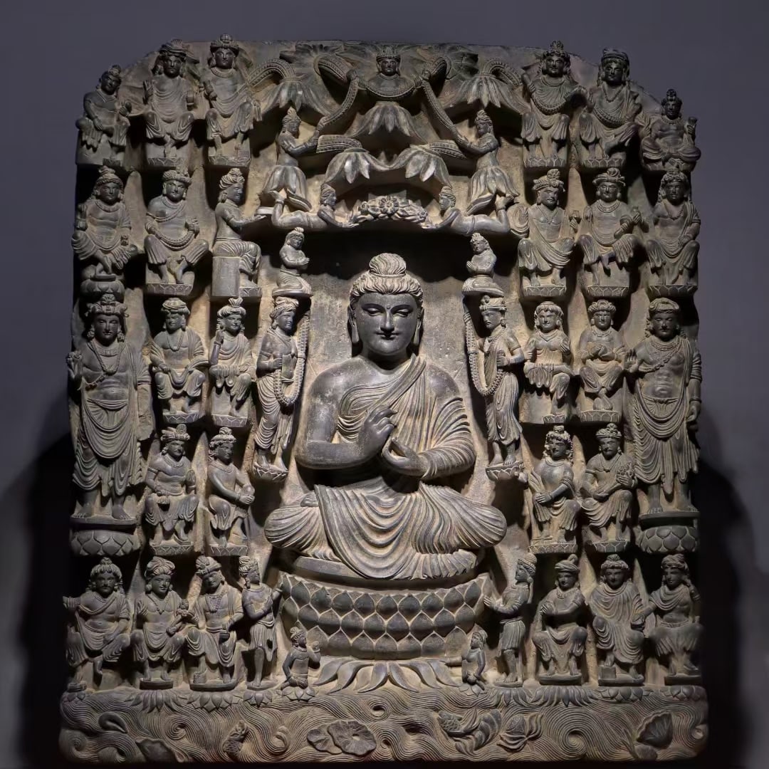 An Exquisite Limestone Statue of Gandhara: An Exquisite Limestone Statue of Gandhara Han Dynasty, China Size:92cmx80cmx16cm (The Dimensions Of All Batches Are Manually Measured.If You Need More Detailed Information, Please Contact Our