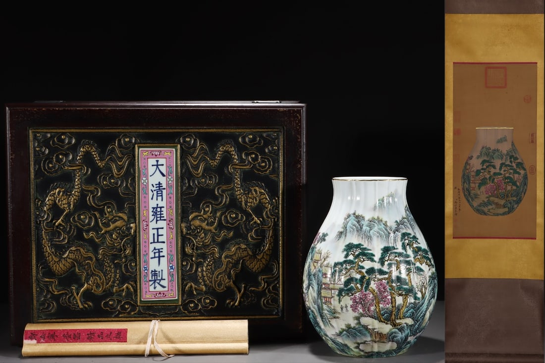 An Exquisite Famille-Rose Painted Gold Landscape Pattern Vase: An Exquisite Famille-Rose Painted Gold Landscape Pattern Vase Qing Dynasty, China Yongzheng Six-character Mark Without frame Size:62cmx30cm Size:28.2cmx21cm (The Dimensions Of All Batches Are