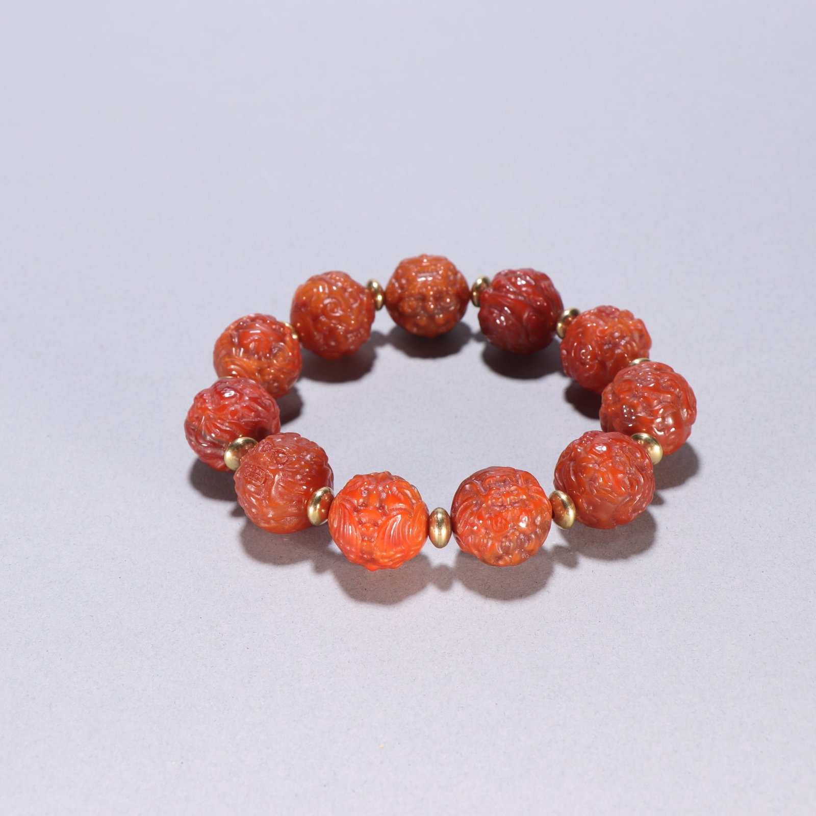 An Exquisite Agate Bracelets: An Exquisite Agate Bracelets Qing Dynasty, China Size:1.8cm Weight:94.2g (The Dimensions Of All Batches Are Manually Measured.If You Need More Detailed Information, Please Contact Our Customer