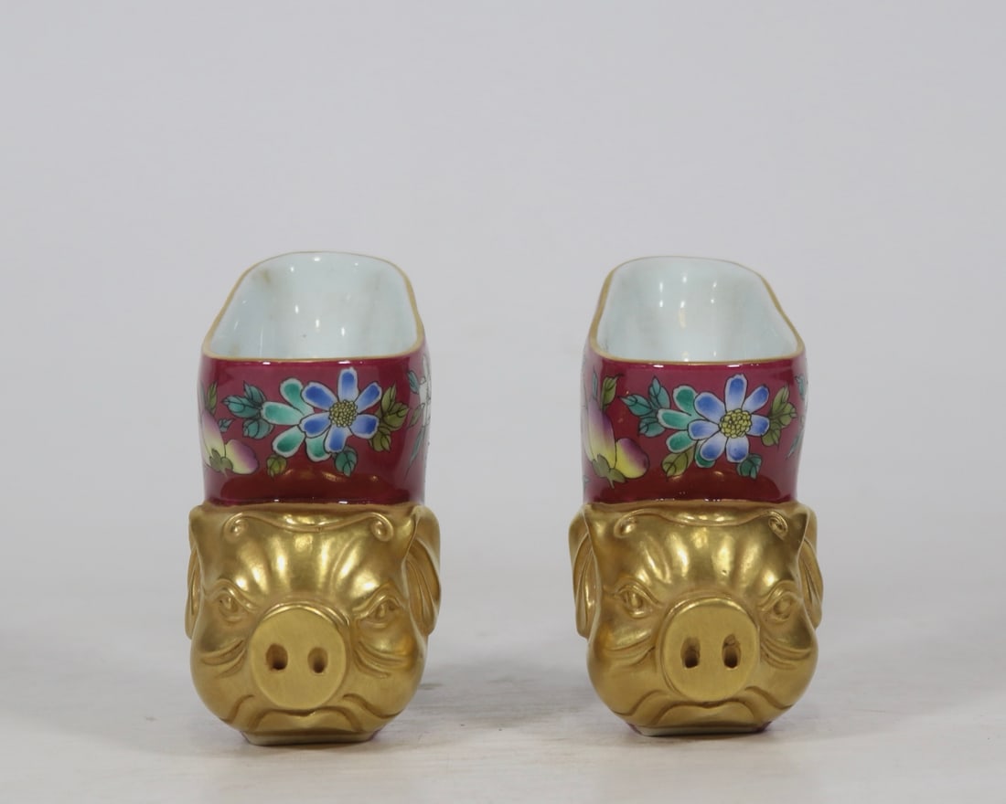An Exquisite Enamel Painted Gold Flower and Fruit Pattern Cup: An Exquisite Enamel Painted Gold Flower and Fruit Pattern Cup Qing Dynasty, China Qianlong Four-character Mark Size:9.8cmx5.5cm (The Dimensions Of All Batches Are Manually Measured.If You Need More