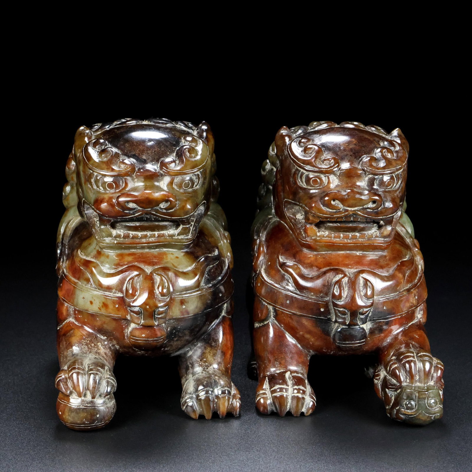 A Pair of Exquisite White Jade Auspicious Beast Ornament: A Pair of Exquisite White Jade Auspicious Beast Ornament Qing Dynasty, China Size:13cmx10cmx16cm Total Weight:4150g (The Dimensions Of All Batches Are Manually Measured.If You Need More Detailed