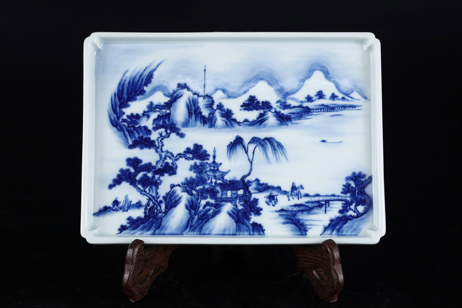 An Exquisite Blue and White Landscape and Figure Pattern Ornament: An Exquisite Blue and White Landscape and Figure Pattern Ornament the Republic of China Size:22.2cmx16cm (The Dimensions Of All Batches Are Manually Measured.If You Need More Detailed Information,