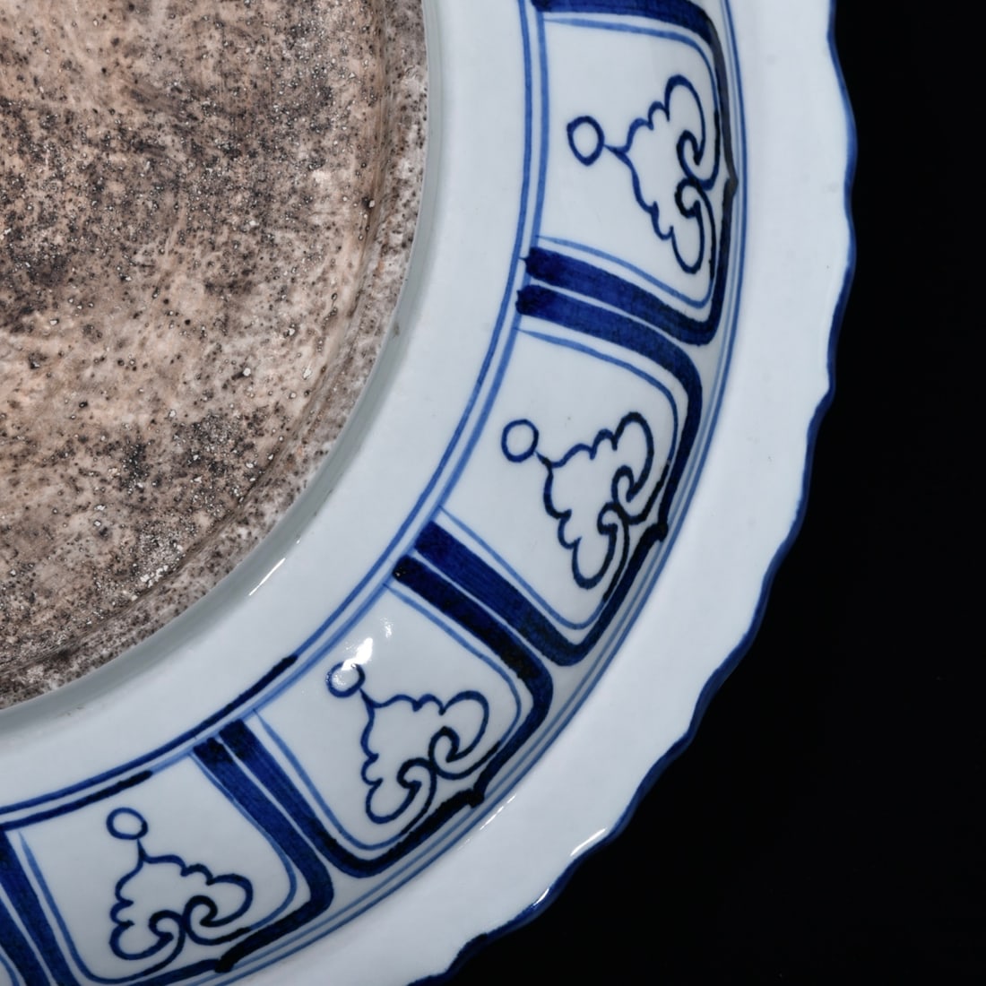 An Exquisite Blue and White Dragon Pattern Lotus Pattern Plate - 7
