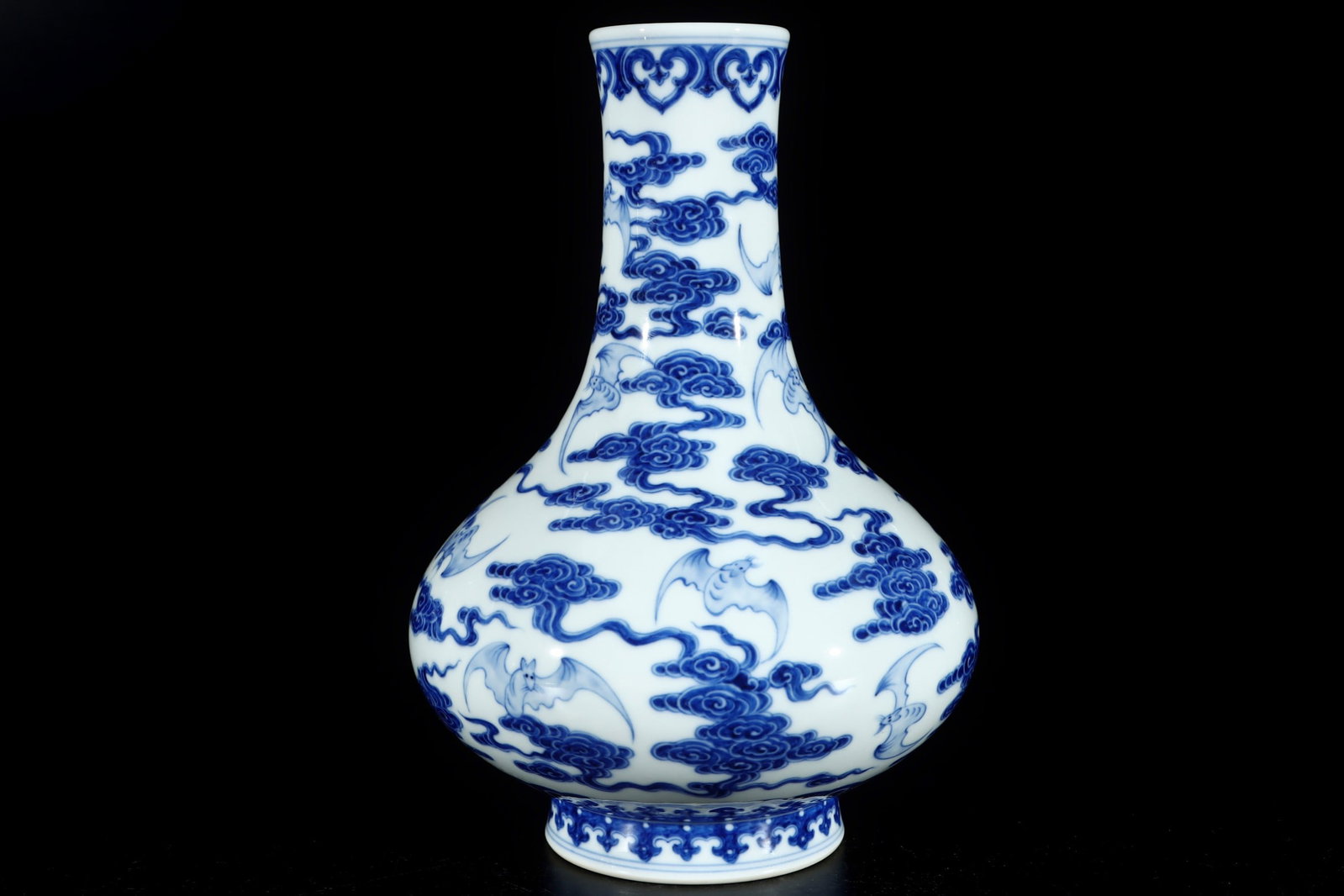 An Exquisite Blue and White Bats Pattern Vase - 6