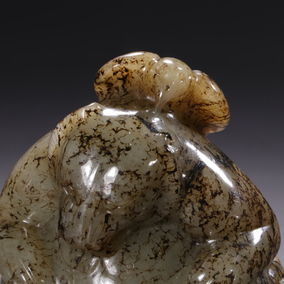 An Exquisite White Jade Bear Ornament - 2