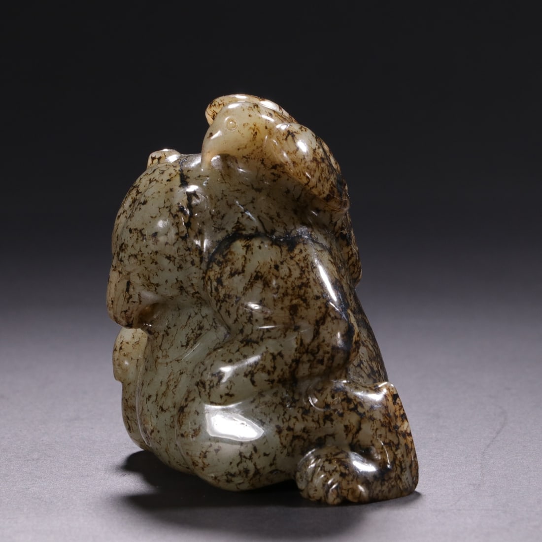 An Exquisite White Jade Bear Ornament - 3