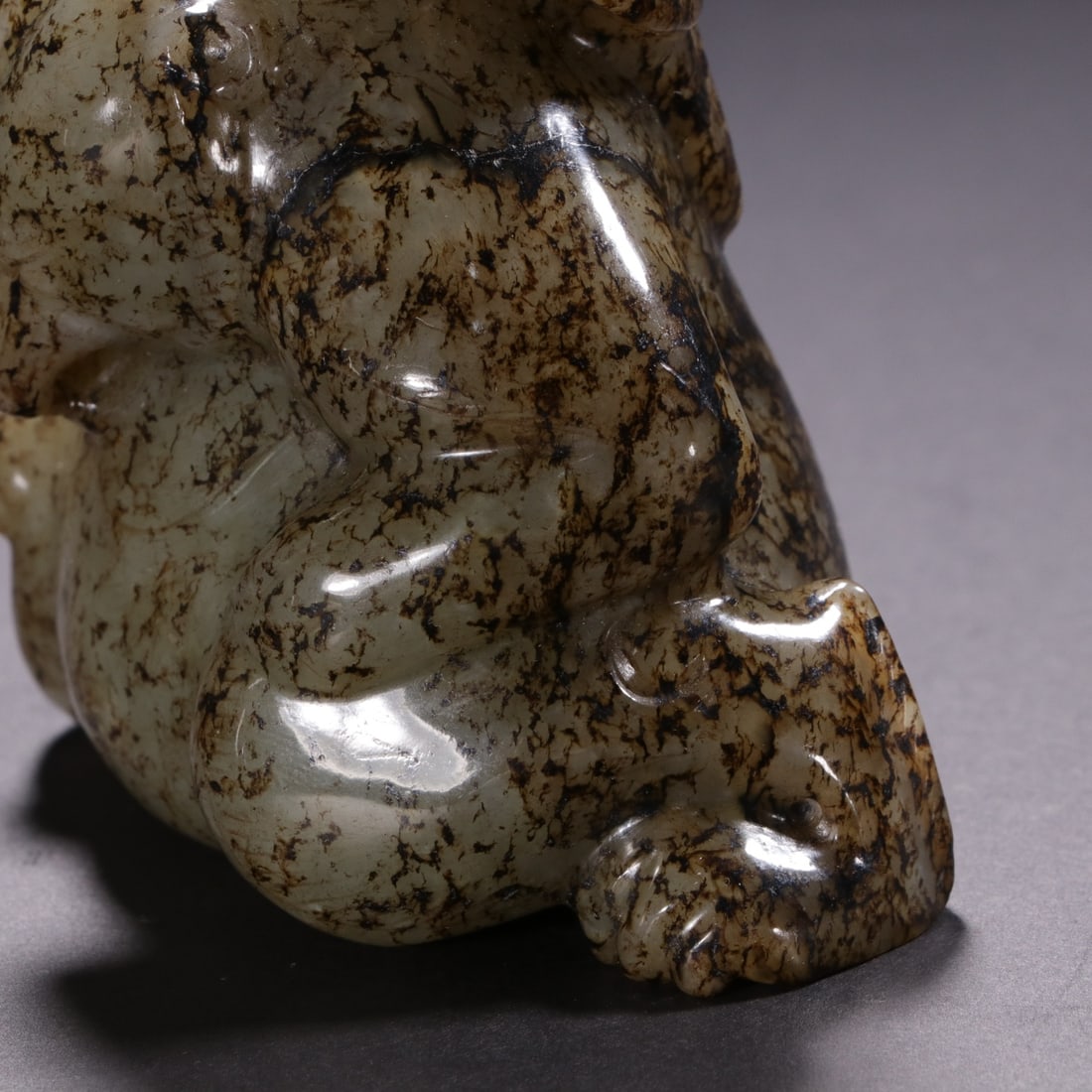 An Exquisite White Jade Bear Ornament - 4