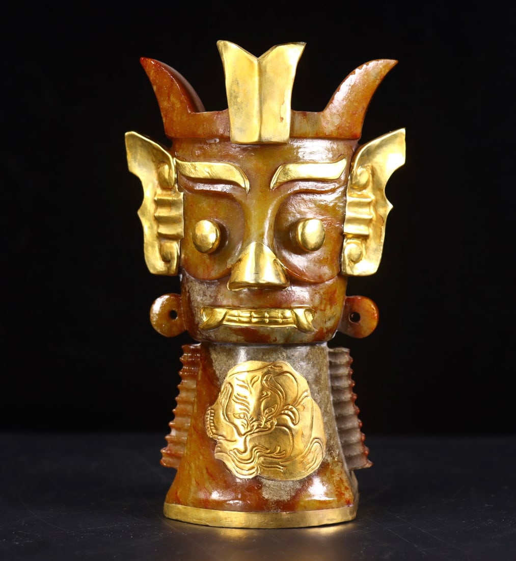 An Exquisite White Jade Cover with Gold With Inscription Ornament: An Exquisite White Jade Cover with Gold With Inscription Ornament San xing dui Culture Size: 19cmx10.5cmx8.5cm Weight:2108g (The Dimensions Of All Batches Are Manually Measured.If You Need More