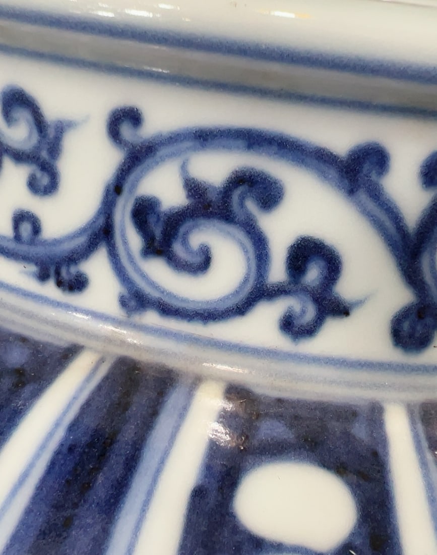 An Exquisite Blue and White Flower Pattern Jar - 7
