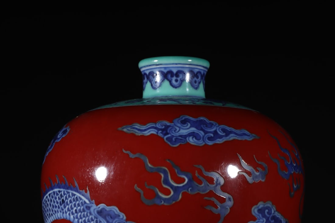 An Exquisite Blue and White Seawater Pattern Dragon Pattern Lotus Pattern Vase - 5