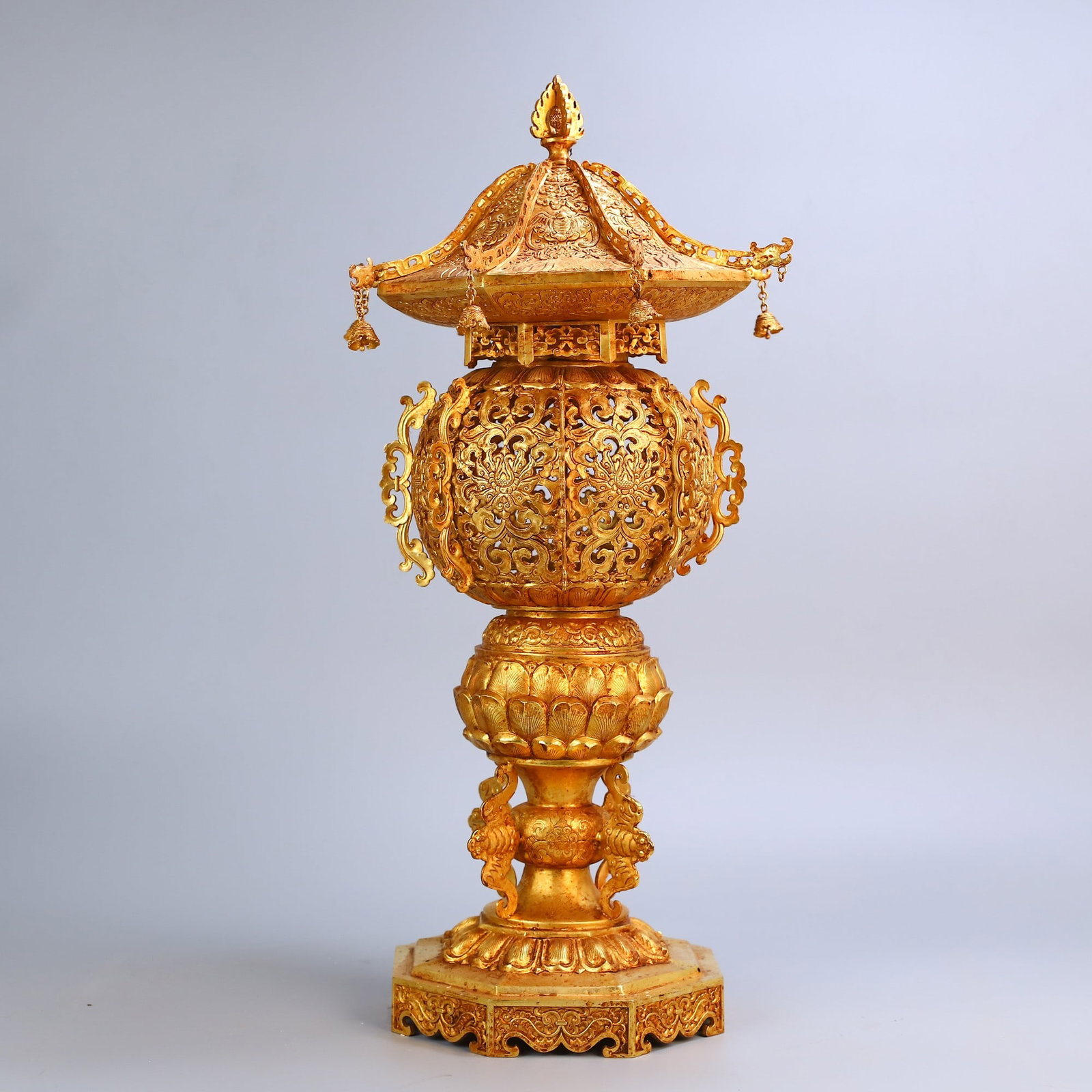 An Exquisite Gilt Bronze Lotus Pattern Palace Lantern - 2