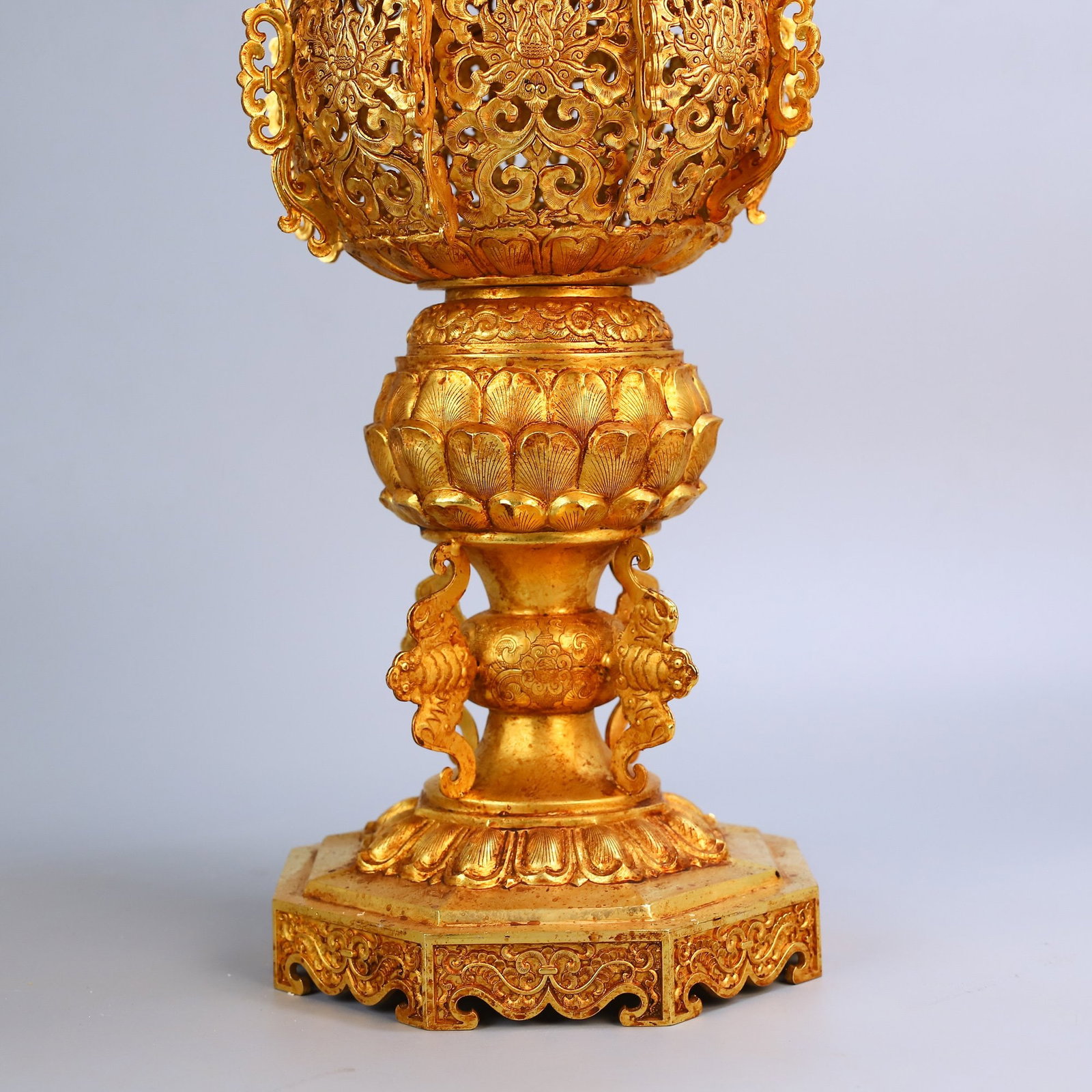 An Exquisite Gilt Bronze Lotus Pattern Palace Lantern - 3