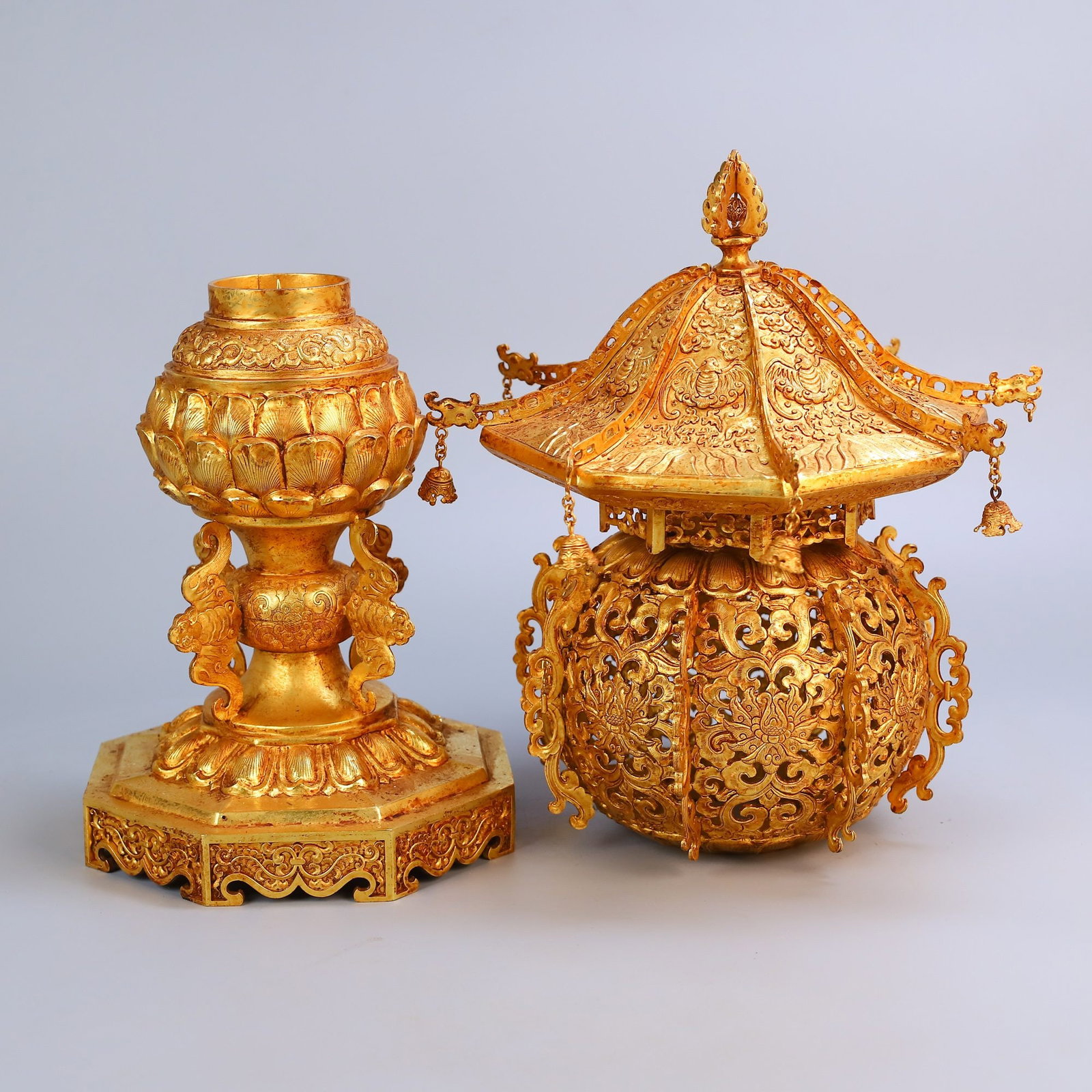 An Exquisite Gilt Bronze Lotus Pattern Palace Lantern - 5