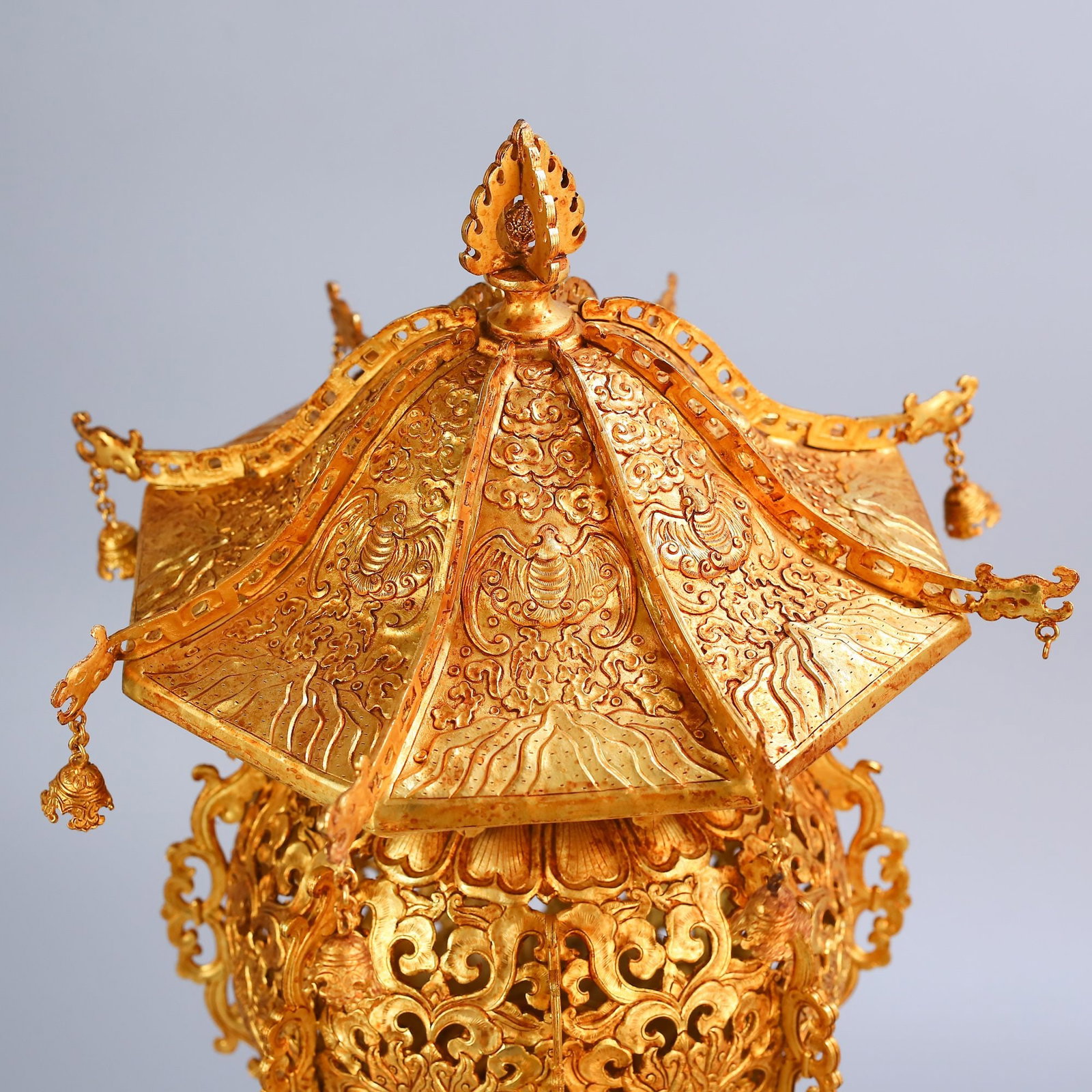 An Exquisite Gilt Bronze Lotus Pattern Palace Lantern - 6