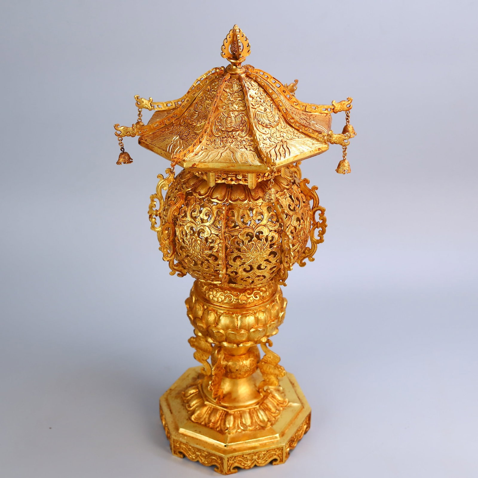An Exquisite Gilt Bronze Lotus Pattern Palace Lantern - 8