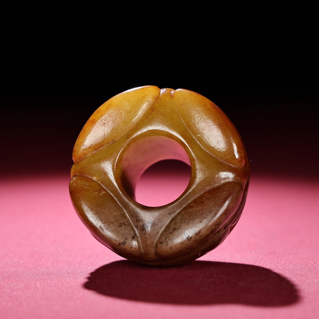 An Exquisite White Jade Ornament - 9