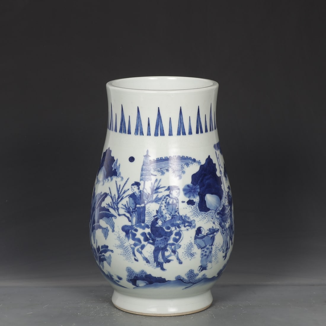 An Exquisite Blue and White Character and Story Pattern Vase: An Exquisite Blue and White Character and Story Pattern Vase Qing Dynasty, China Size:30.5cmx19cm (The Dimensions Of All Batches Are Manually Measured.If You Need More Detailed Information, Please
