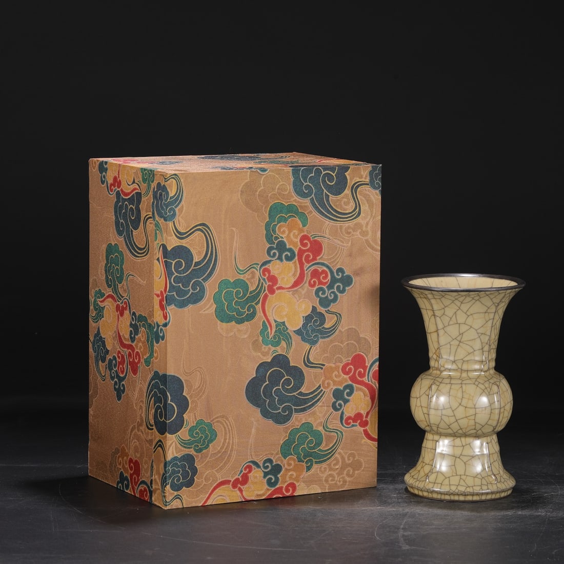 An Exquisite Ge yao Yellow Glazed Vase: An Exquisite Ge yao Yellow Glazed Vase Song Dynasty, China Size:21.5cmx15cm (The Dimensions Of All Batches Are Manually Measured.If You Need More Detailed Information, Please Contact Our Customer