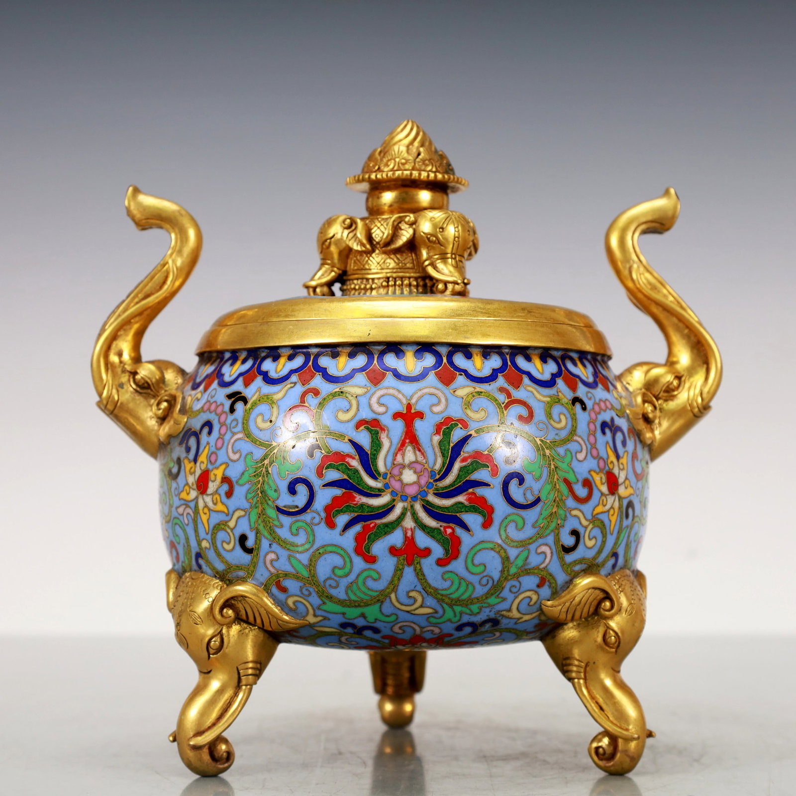 A Exquisite Cloisonne Gilt Bronze Lotus Pattern Double-Ears Tripod Censer: A Exquisite Cloisonne Gilt Bronze Lotus Pattern Double-Ears Tripod Censer Qing Dynasty, China Qianlong Four-character Mark Size:18cmx13cmx18cm Weight:2500g (The Dimensions Of All Batches Are Manually