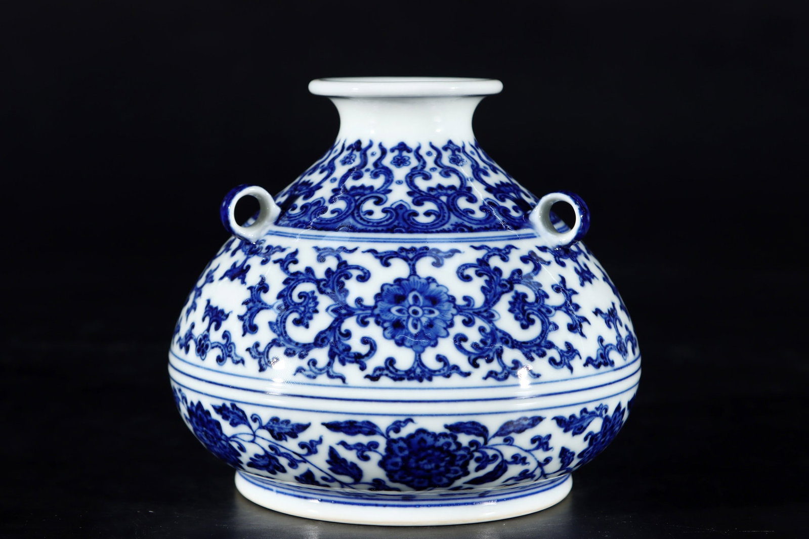 An Exquisite Blue and White Lotus Pattern Vase - 3