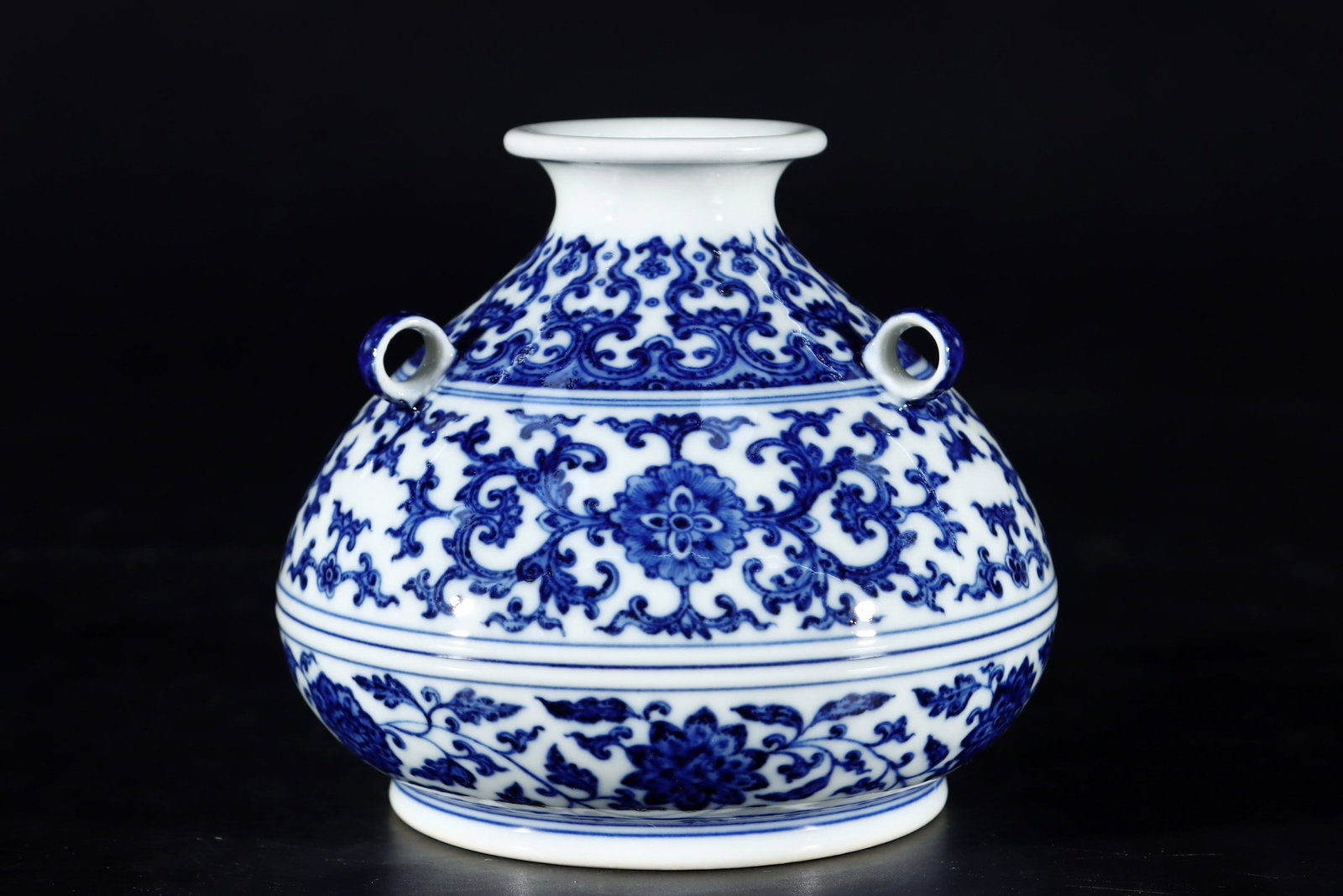 An Exquisite Blue and White Lotus Pattern Vase - 4